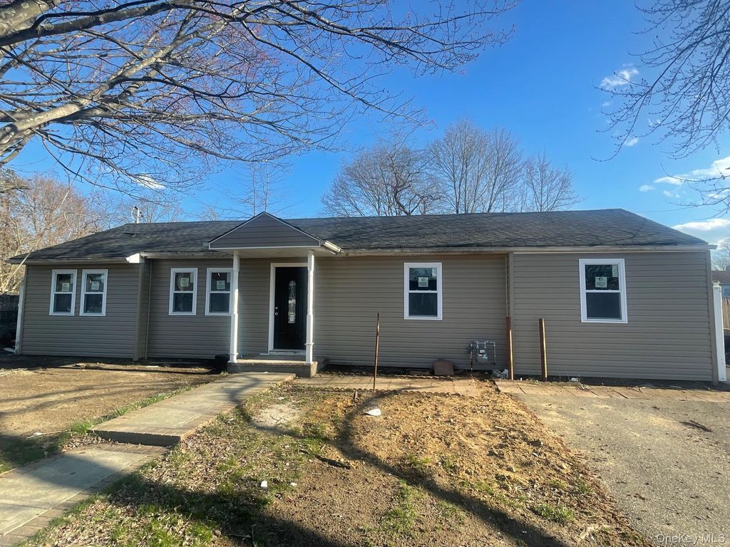 54 Ash Street, Central Islip, NY 11722