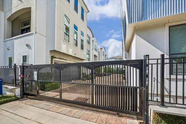 5718 Kansas Street C, Houston, TX 77007