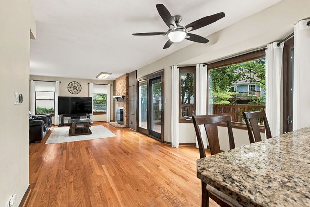1011 E Amberwood Circle, Naperville, IL 60563