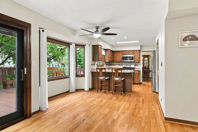 1011 E Amberwood Circle, Naperville, IL 60563