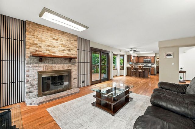 1011 E Amberwood Circle, Naperville, IL 60563