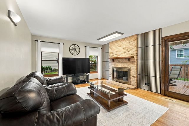 1011 E Amberwood Circle, Naperville, IL 60563