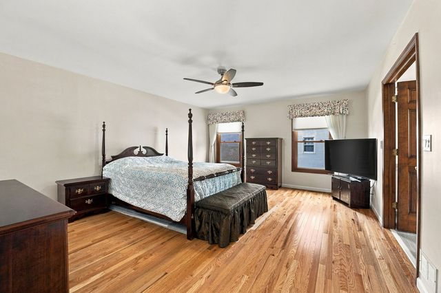 1011 E Amberwood Circle, Naperville, IL 60563