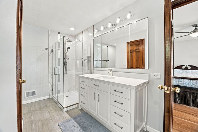 1011 E Amberwood Circle, Naperville, IL 60563