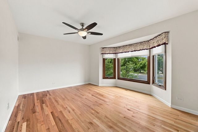 1011 E Amberwood Circle, Naperville, IL 60563