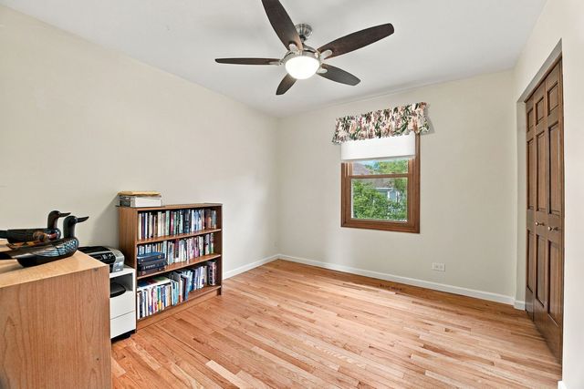 1011 E Amberwood Circle, Naperville, IL 60563