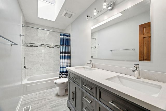 1011 E Amberwood Circle, Naperville, IL 60563