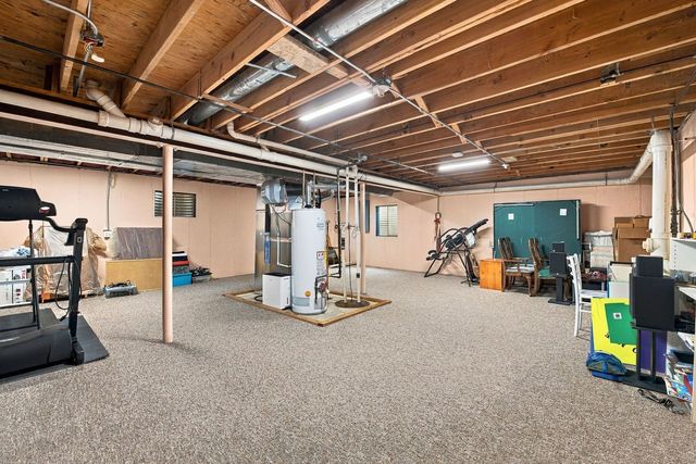 1011 E Amberwood Circle, Naperville, IL 60563