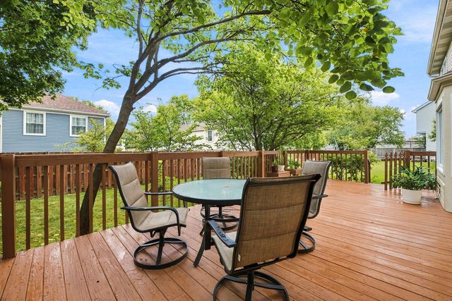 1011 E Amberwood Circle, Naperville, IL 60563