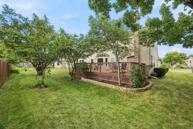 1011 E Amberwood Circle, Naperville, IL 60563