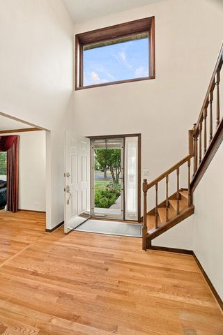1011 E Amberwood Circle, Naperville, IL 60563
