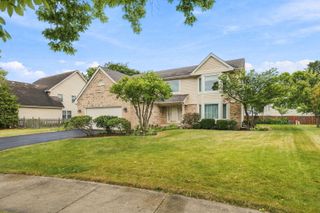 1011 E Amberwood Circle, Naperville, IL 60563