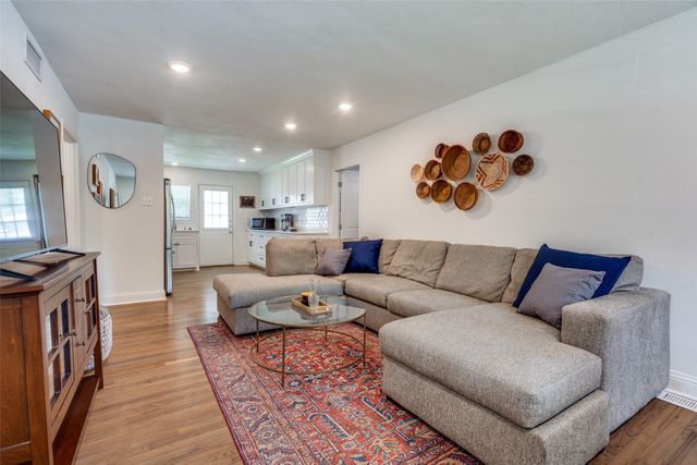 10225 Pinecrest Drive, Dallas, TX 75228