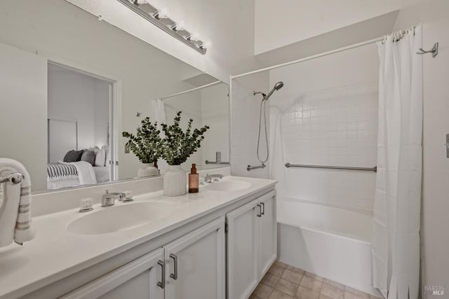 105 Freedom Ct, Vacaville, CA 95687