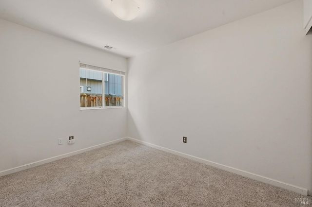 105 Freedom Ct, Vacaville, CA 95687