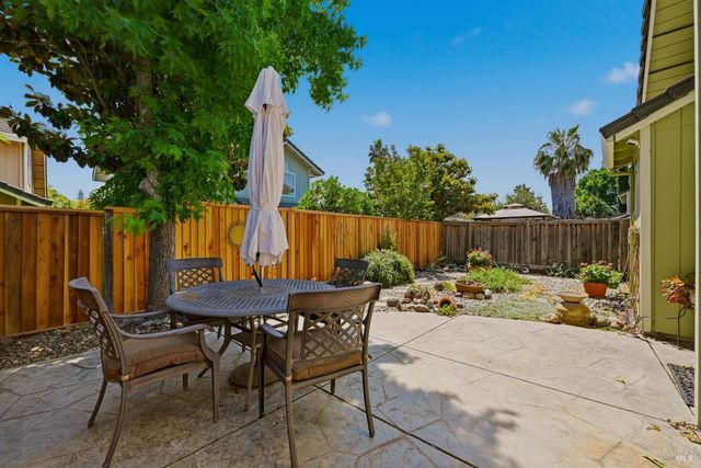 105 Freedom Ct, Vacaville, CA 95687