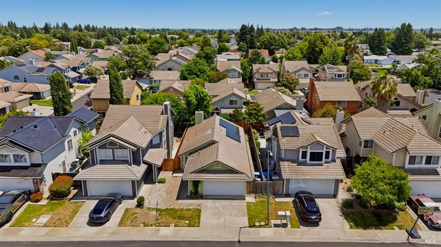 105 Freedom Ct, Vacaville, CA 95687