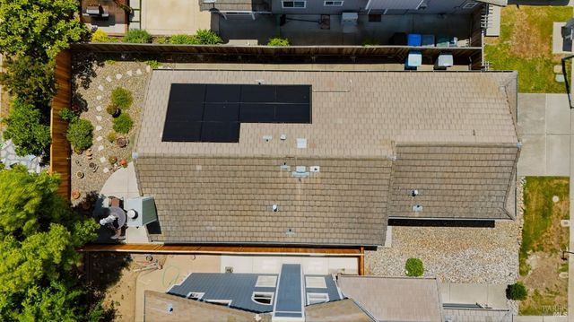 105 Freedom Ct, Vacaville, CA 95687