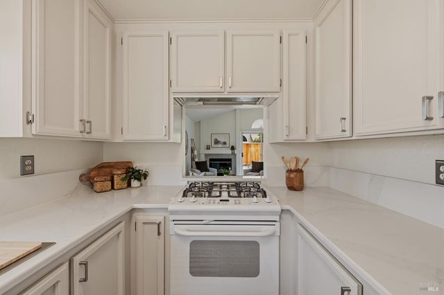 105 Freedom Ct, Vacaville, CA 95687