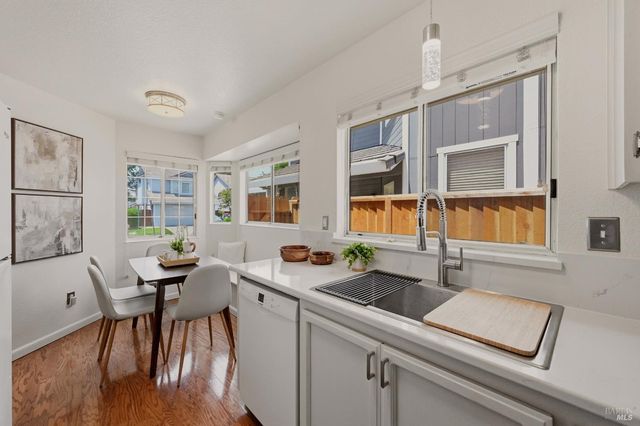 105 Freedom Ct, Vacaville, CA 95687