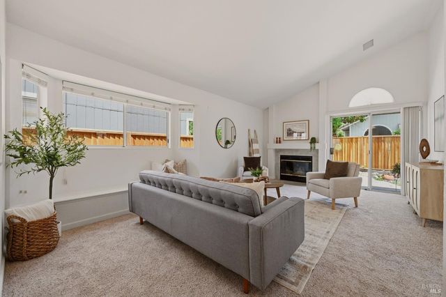 105 Freedom Ct, Vacaville, CA 95687