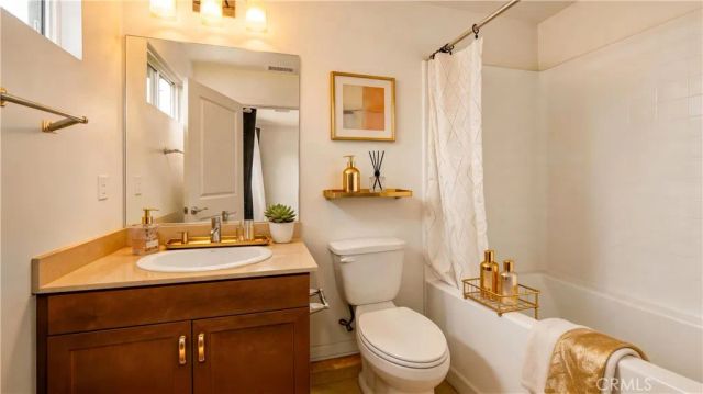 326 N Calvados Avenue, Azusa, CA 91702