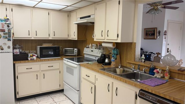 14201 SW 66th St 406- A, Miami, FL 33183