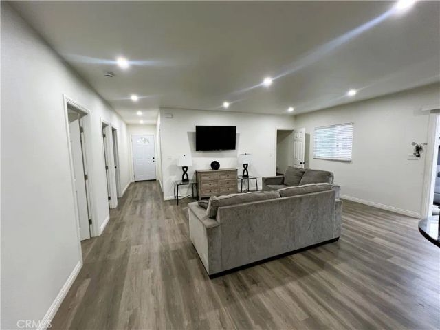 7672 Whitsett Avenue, Los Angeles, CA 90001