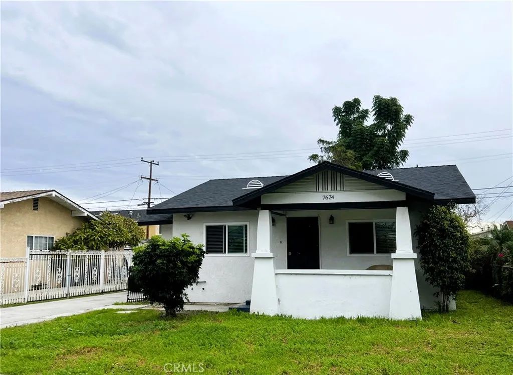 7672 Whitsett Avenue, Los Angeles, CA 90001