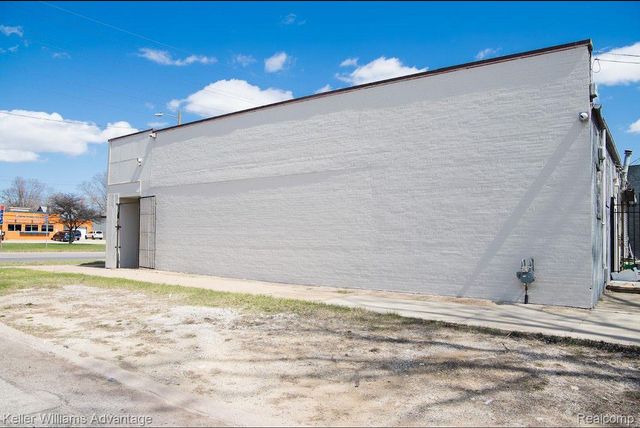 300 E 8 MILE Road, Detroit, MI 48203