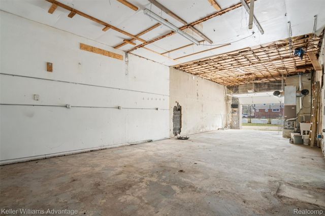 300 E 8 MILE Road, Detroit, MI 48203