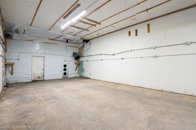 300 E 8 MILE Road, Detroit, MI 48203