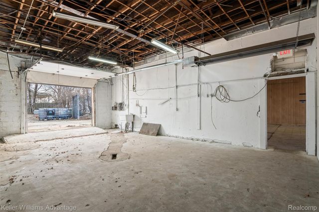 300 E 8 MILE Road, Detroit, MI 48203