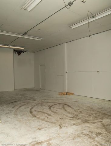 300 E 8 MILE Road, Detroit, MI 48203