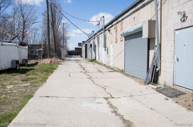 300 E 8 MILE Road, Detroit, MI 48203