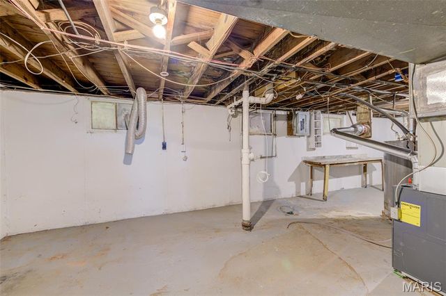 8067 Aline Avenue, St Louis, MO 63134