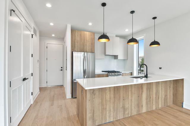 1244 N Kedzie Avenue 1, Chicago, IL 60651