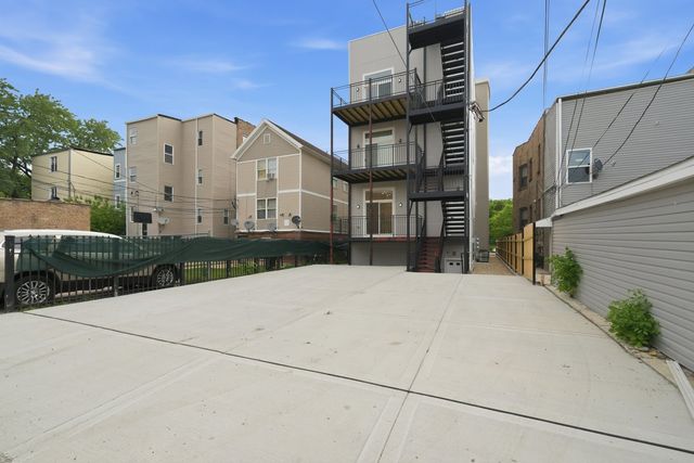 1244 N Kedzie Avenue 1, Chicago, IL 60651