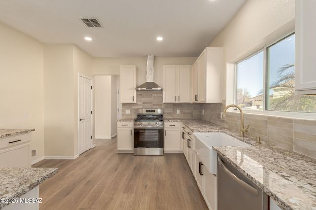 1348 W Calle Libro Del Retrato, Sahuarita, AZ 85629