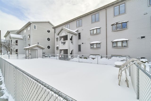 317 5th Avenue Unit 4, Manistee, MI 49660