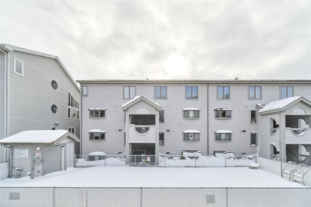 317 5th Avenue Unit 4, Manistee, MI 49660