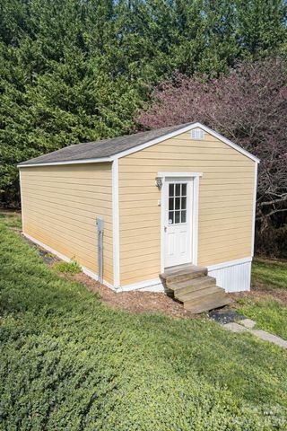 25 Eastwind Lane, Candler, NC 28715