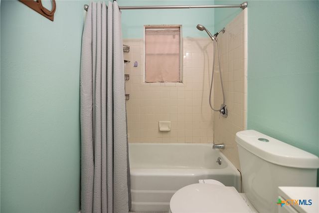 2102 Leon Drive, Port Lavaca, TX 77979