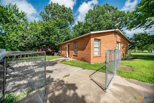 2102 Leon Drive, Port Lavaca, TX 77979