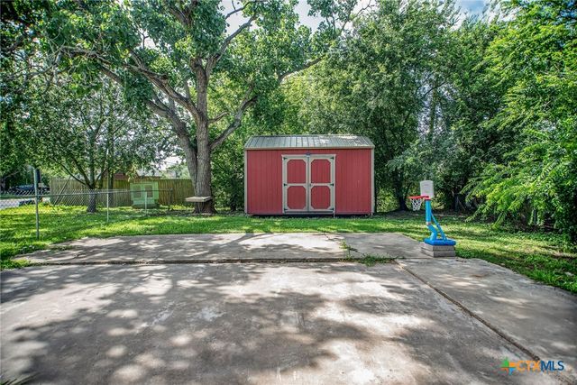 2102 Leon Drive, Port Lavaca, TX 77979