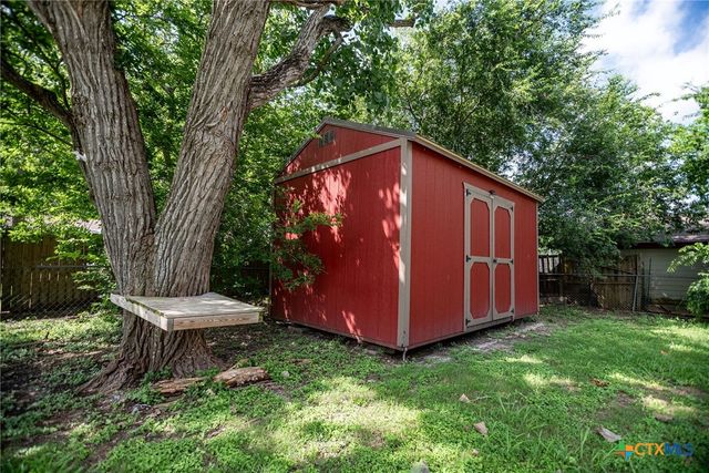 2102 Leon Drive, Port Lavaca, TX 77979