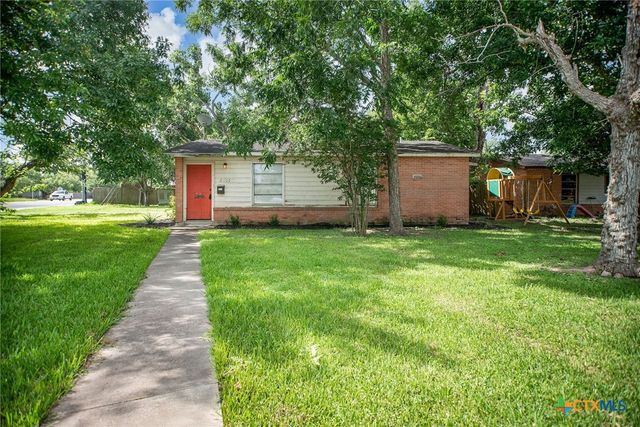 2102 Leon Drive, Port Lavaca, TX 77979