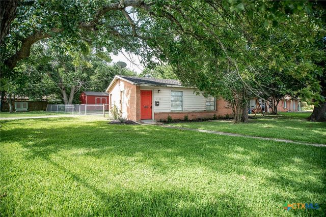 2102 Leon Drive, Port Lavaca, TX 77979