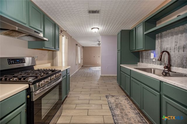 2102 Leon Drive, Port Lavaca, TX 77979