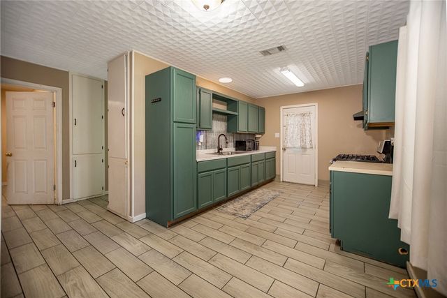 2102 Leon Drive, Port Lavaca, TX 77979